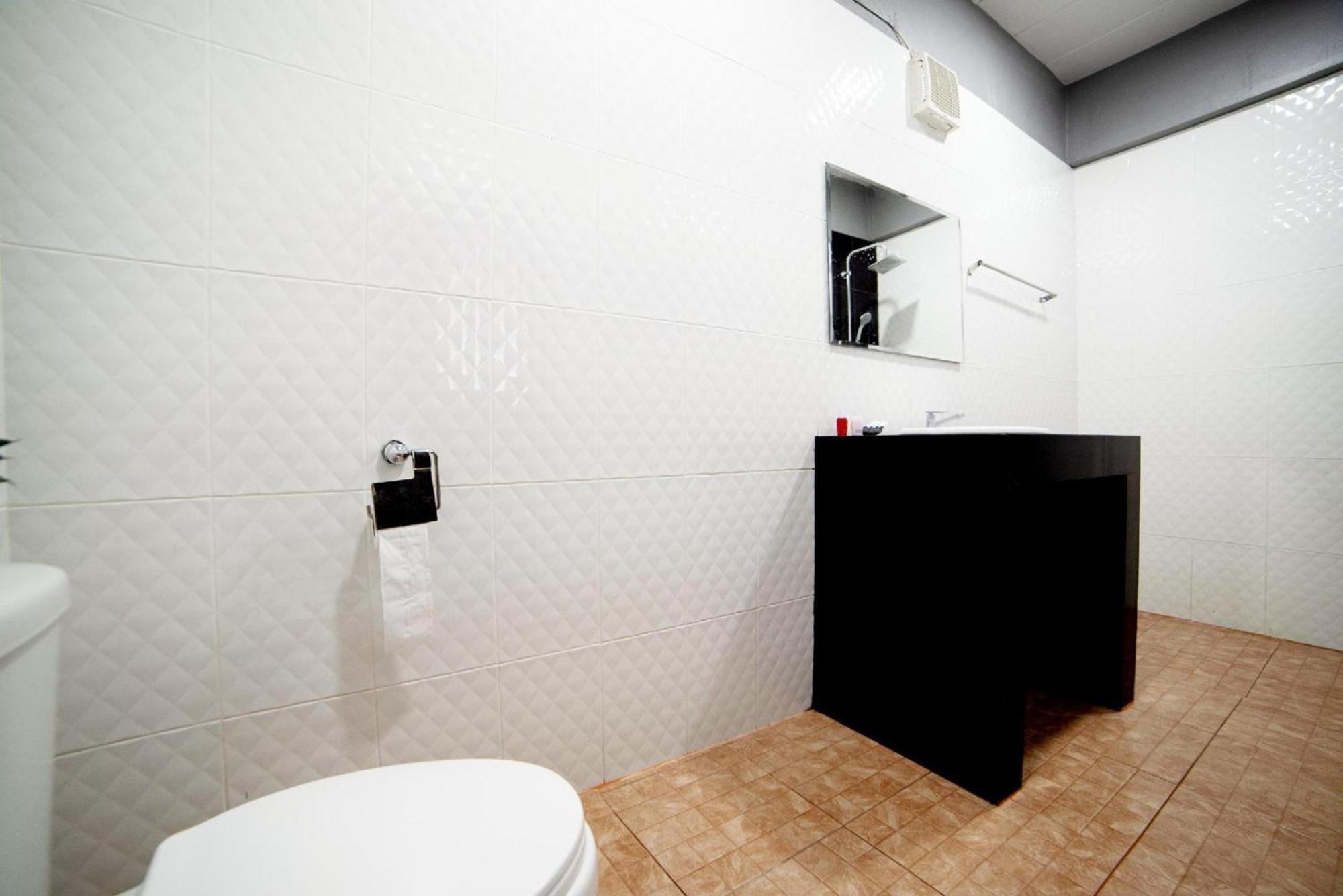 Oyo 465 Krung Kao Traveller Lodge Ayutthaya Exteriér fotografie