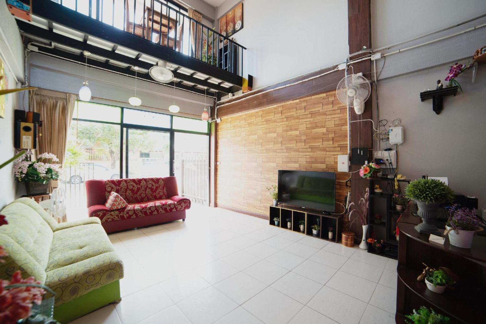 Oyo 465 Krung Kao Traveller Lodge Ayutthaya Exteriér fotografie